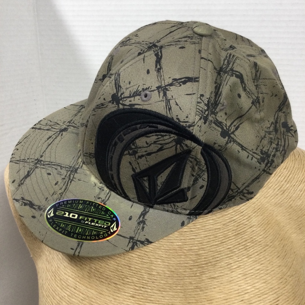 Volcum 210 Fitted by Flexfit Olive Green & Black Patterned Cap Sz 67/8-71/4